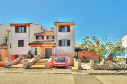 House With Apartment Degy