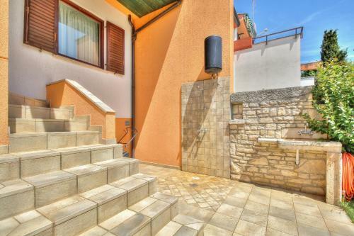 House With Apartment Degy