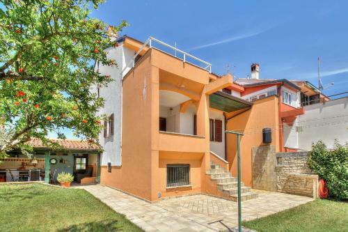 House With Apartment Degy