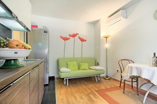 Neva House With Apartment