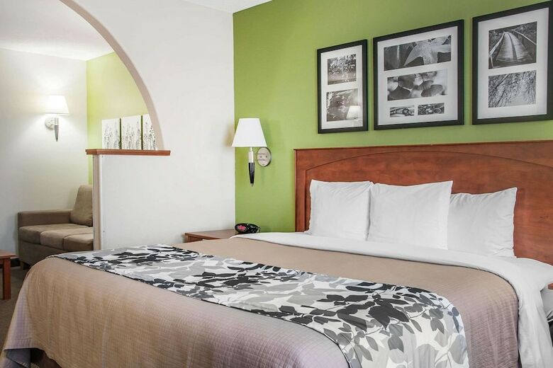 Hotel Sleep Inn & Suites