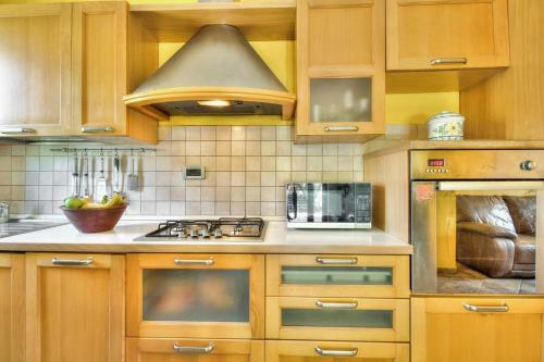 Hostal Lovri? House With Apartments