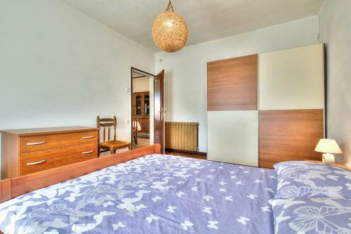Hostal Lovri? House With Apartments