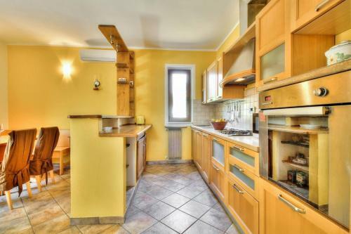 Hostal Lovri? House With Apartments