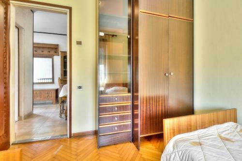 Hostal Lovri? House With Apartments