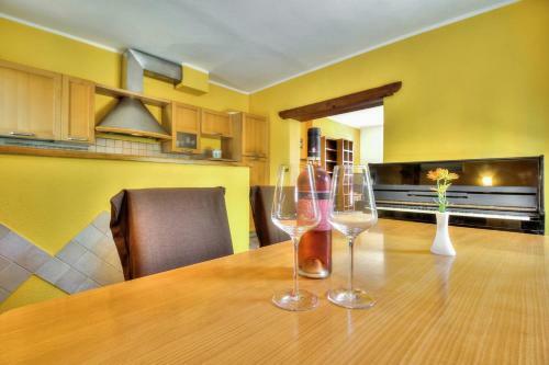 Hostal Lovri? House With Apartments