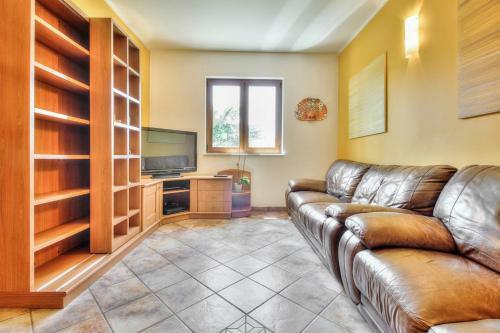 Hostal Lovri? House With Apartments