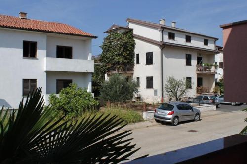 Apartments With A Parking Space Umag - 2548