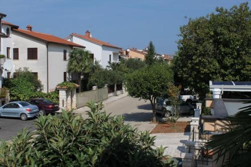 Apartments With A Parking Space Umag - 2548