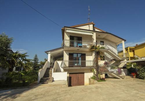 Apartments With A Parking Space Umag - 7061