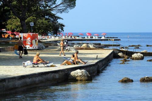 Apartments With A Parking Space Umag - 7061