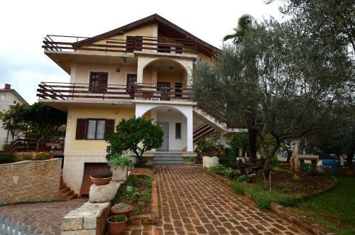 Apartment Rozana