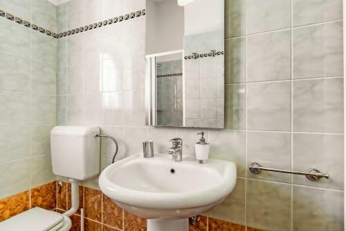 Hostal Nataly House With Apartments