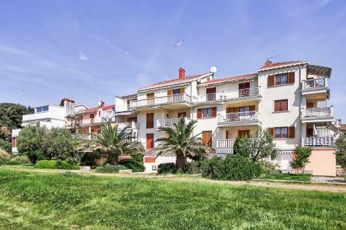 Hostal Nataly House With Apartments
