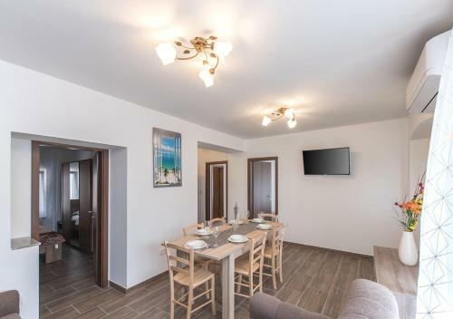 Villa Seafront Umag Apartment