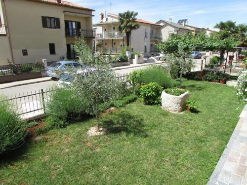 Mirela House With Apartment