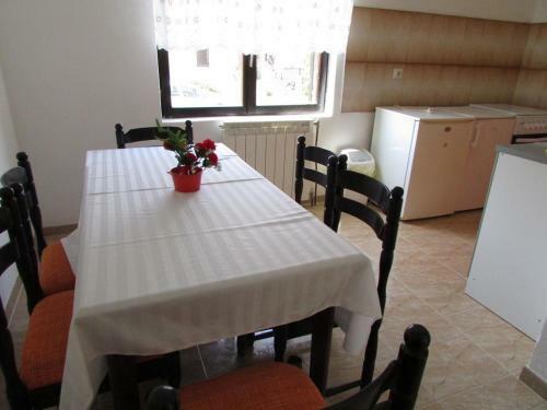Mirela House With Apartment