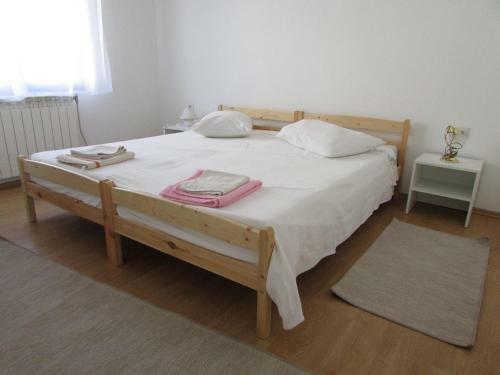 Mirela House With Apartment