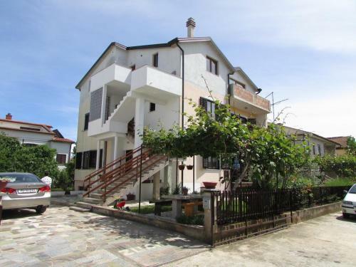 Mirela House With Apartment