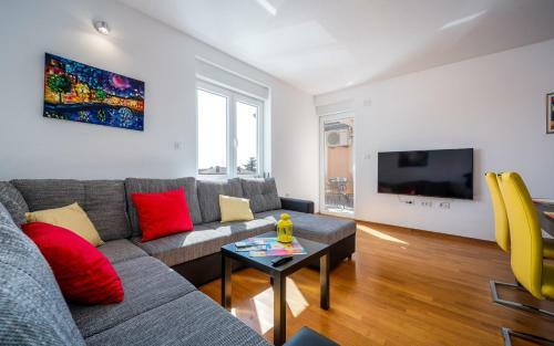 Laura House With Apartment