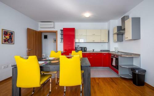 Laura House With Apartment