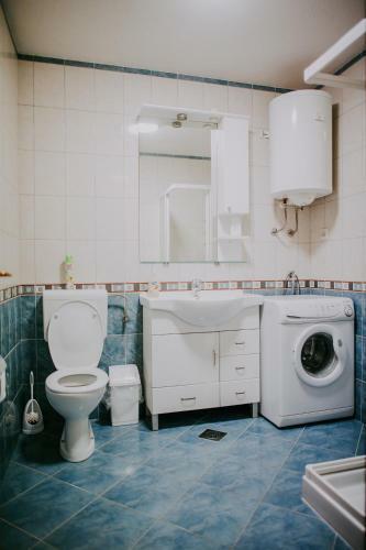 Hostal Danex Komunela Apartment & Rooms