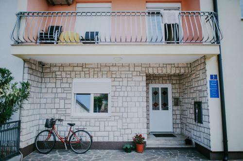 Hostal Danex Komunela Apartment & Rooms