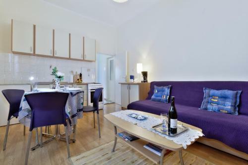 Aquamarine House With Apartment