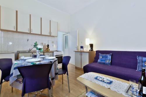 Aquamarine House With Apartment