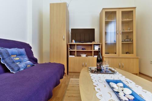 Aquamarine House With Apartment