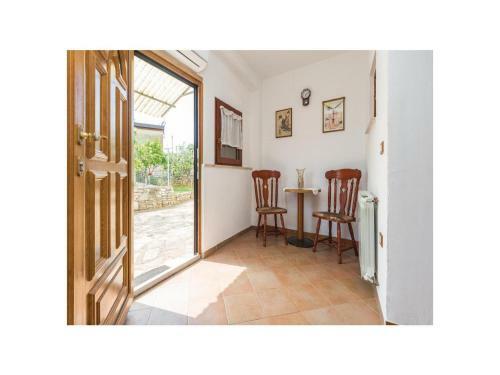 One-bedroom Apartment In Vabriga