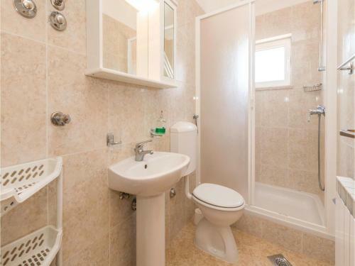 Four-bedroom Holiday Home In Vabriga