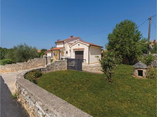 Four-bedroom Holiday Home In Vabriga