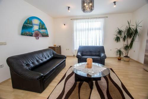 Hostal Apartment Complex Valtura Mit Pool