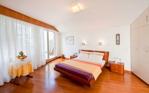 Vantacici Villa Sleeps 8 Pool Wifi