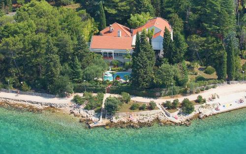 Vantacici Villa Sleeps 8 Pool Wifi