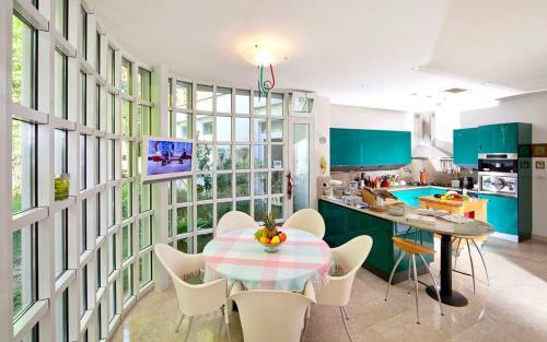 Vantacici Villa Sleeps 8 Pool Wifi