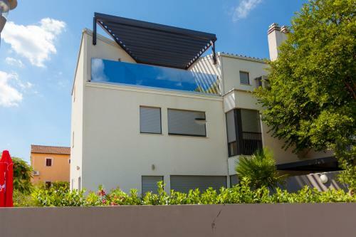 Luxury Apartment Amarin