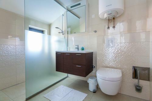 Luxury Apartment Amarin