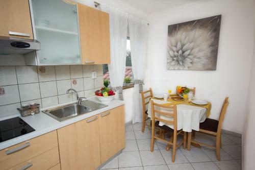 Apartments Leo