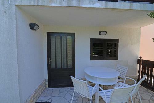Apartment In Veli Losinj 14907