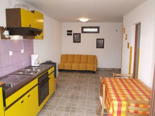 Apartment In Veli Losinj 33734