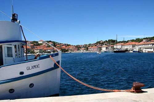 Holiday Home Veli Rat (3556)