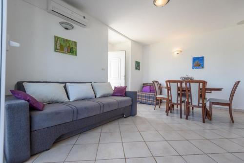 Holiday Home Veli Rat (3556)