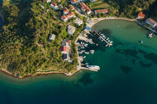 Holiday Home Veli Rat (3556)