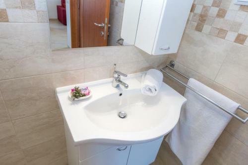 Apartment Veli Rat 11525b