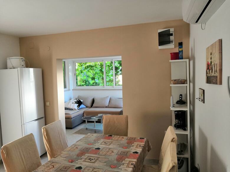 Apartments Mira
