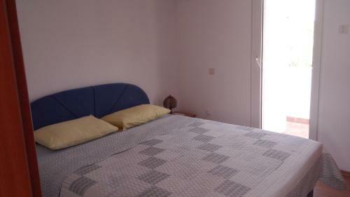 Apartment Drvenik Veliki 11832b