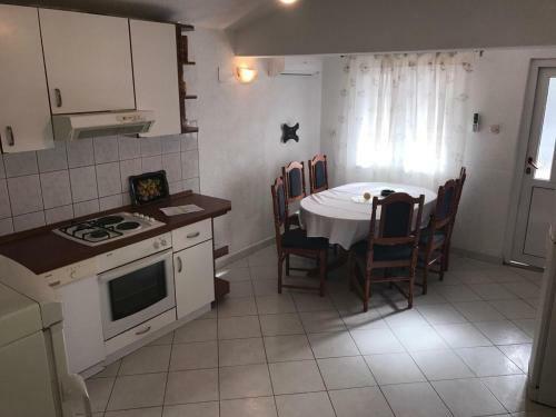 Apartments With A Parking Space Veliko Brdo (makarska) - 6791
