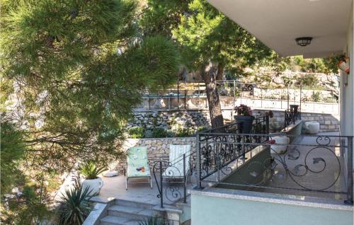 One-bedroom Apartment Makarska With Sea View 04